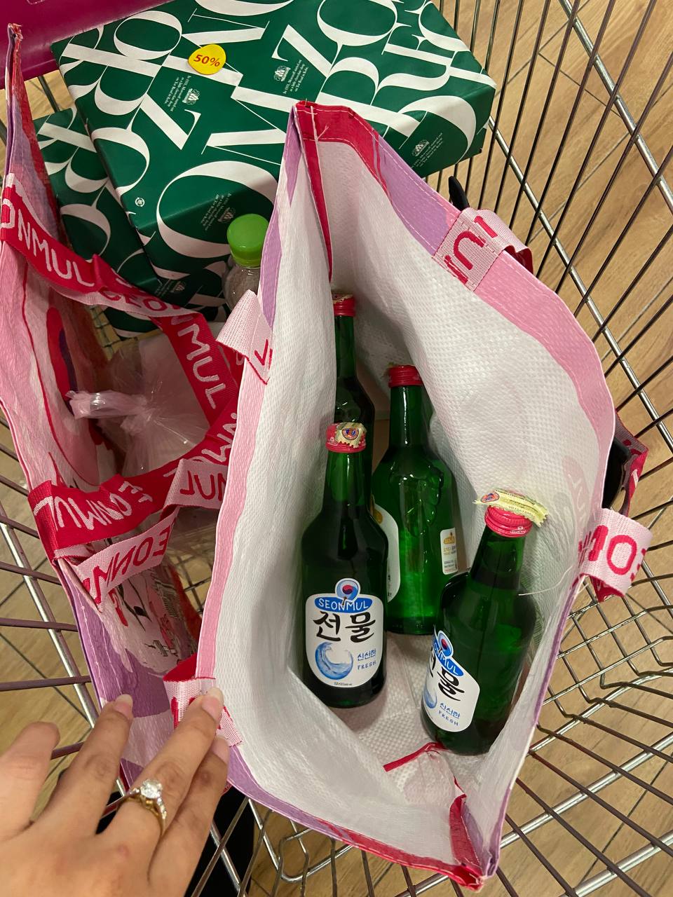 Seonmul wine tasting event at AEON 1 by Da Houg Heng